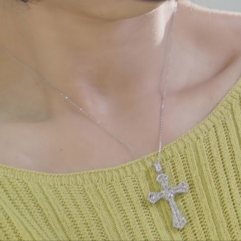 Sterling silver diamond cross - Picture 8 of 8